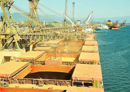 Line-up prevê embarques de 2,814 milhões de t de soja no Brasil em dezembro