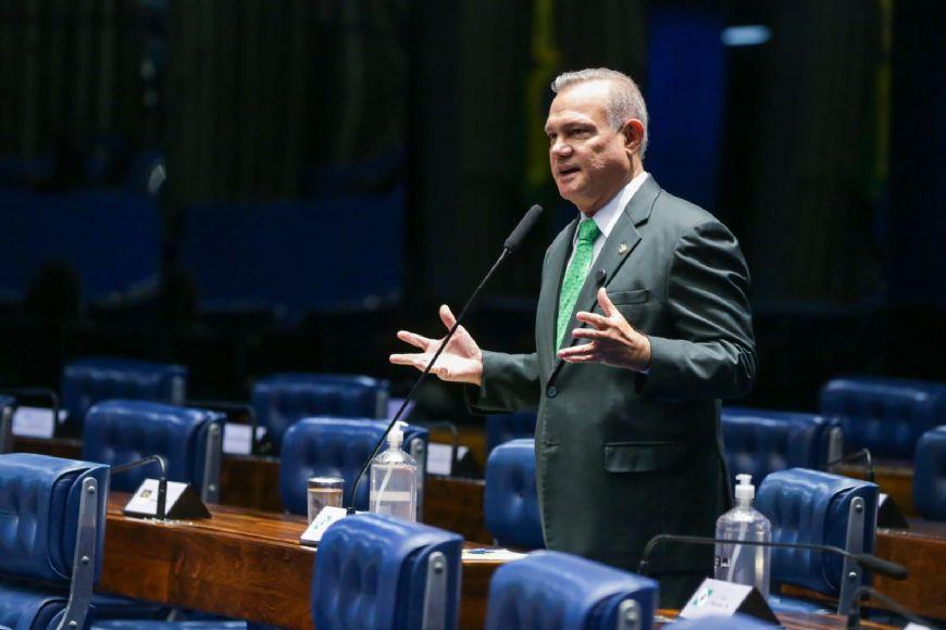 Wellington Fagundes assina pedido de prisão domiciliar humanitária para Jair Bolsonaro