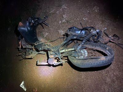 Grave acidente entre carro e moto na BR-158 em Confresa (MT) mata jovem de 19 anos e deixa namorada ferida