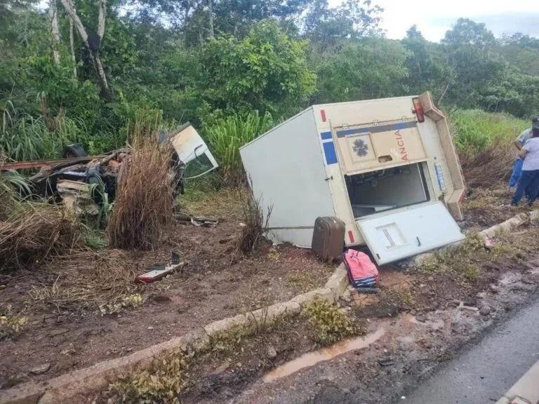 Paciente morre em colisão envolvendo ambulância e carreta em Canarana (MT)