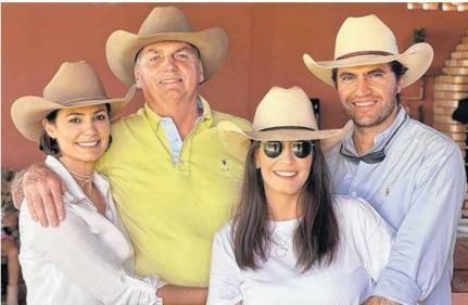 Bolsonaro pede visita de viúvo de deputada mato-grossense e pré-candidato a deputado federal na papudinha