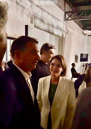 Flávio Bolsonaro grava com Coronel Fernanda para propaganda eleitoral