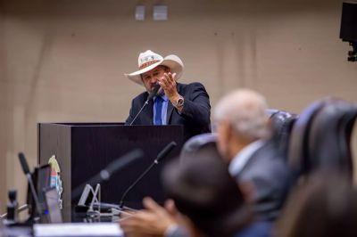 Projeto de Cattani que multa em R$ 7 mil quem fraudar Bolsa Família é aprovado na ALMT