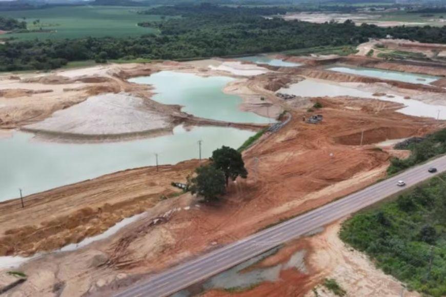Garimpo ilegal devasta área equivalente a três campos de futebol na Amazônia em MT