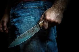 Surto com faca: vizinho perfura porta e corre atrás de morador para tentar esfaqueá-lo em Querência (MT)