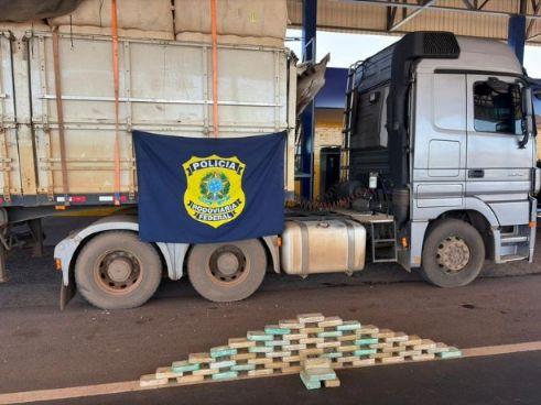 PRF apreende mais de 60 kg de droga na BR-070, em Barra do Garças