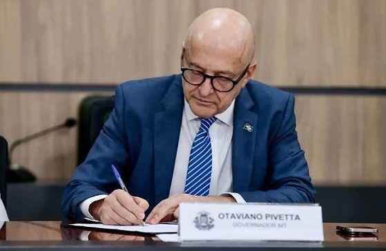 Governador sanciona lei que proíbe hormônios e cirurgias para mudança de sexo em menores em MT