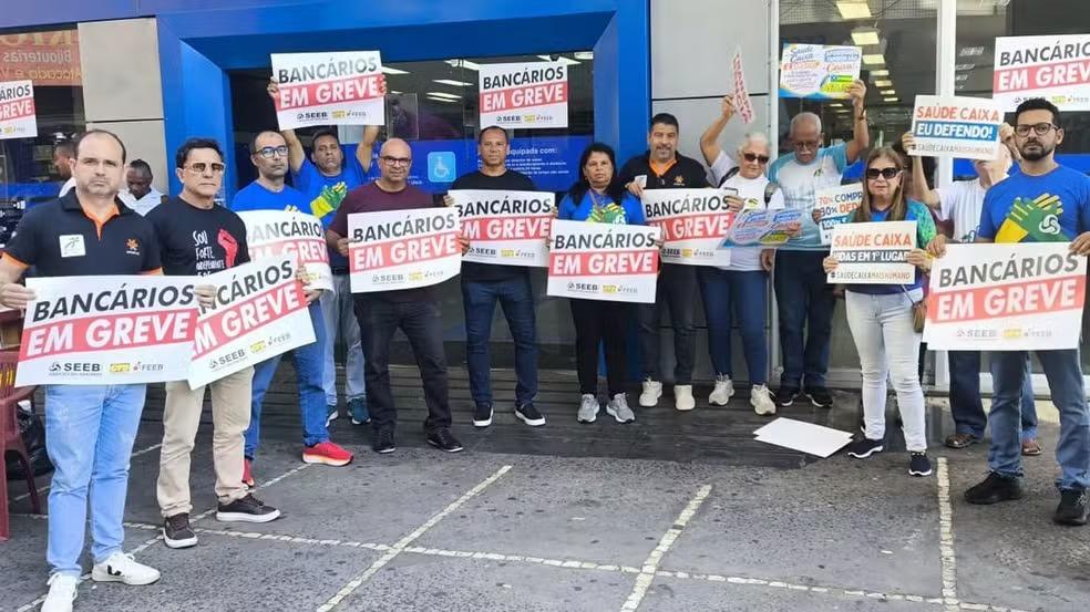 Greve da Caixa chega ao fim após decisão do TST; agências reabrem nesta quarta