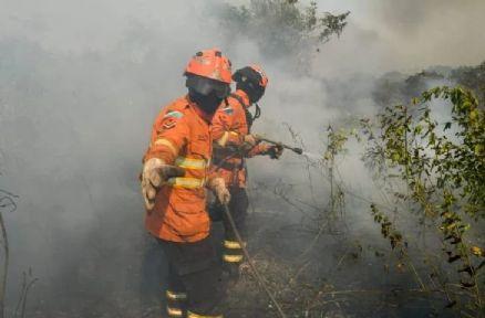 Corpo de Bombeiros combate incêndios florestais em Novo Santo Antônio e Ribeirão Cascalheira