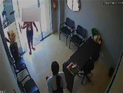 Vídeo mostra momentos de tensão vividos por adolescente agarrada à força por homem em Confresa